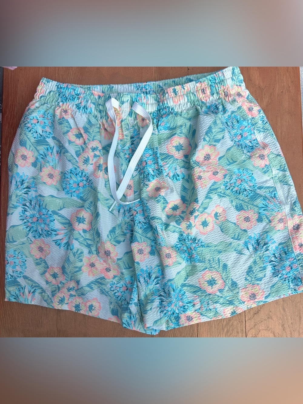 Chubbies Men’s Medium 5.5” Tropical Floral Swim Trunks Seersucker Lined
